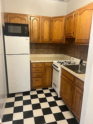 Rented by Magnone Real Estate | media 13