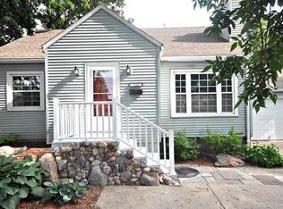 7115 Roseland Dr, Urbandale, IA 50322