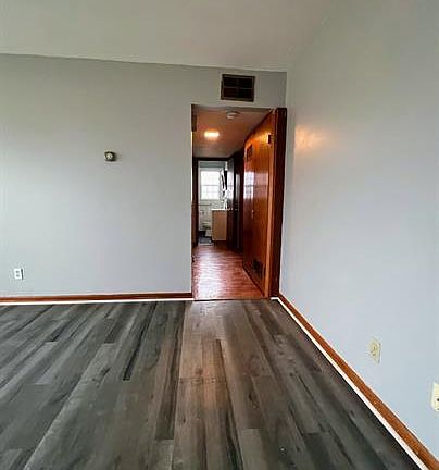2nd image of 106 Lutz Ct #106