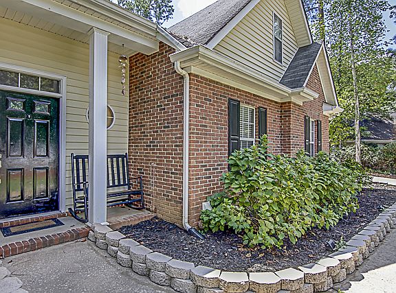 5th image of 627 Ambrose Ln