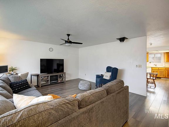 2nd image of 1338 W Sandalwood Dr