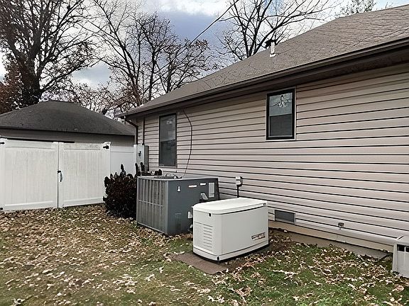 5th image of 624 E 33rd St