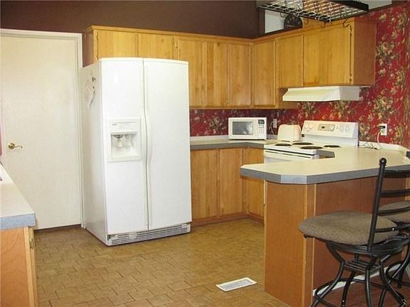 3rd image of 12619 121st Avenue Ct E