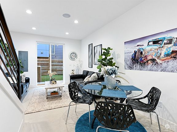 5th image of 14023 Greenwood Avenue N #B