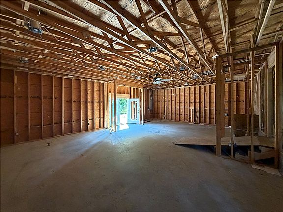 5th image of 28 Tudor Ln