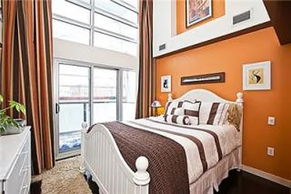 Sold by R New York | media 12