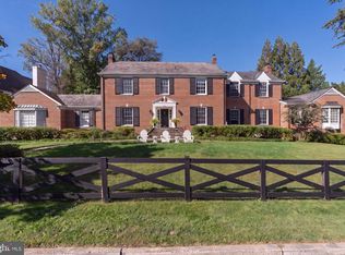 6928 Barrett Ln, Bethesda, MD 20814