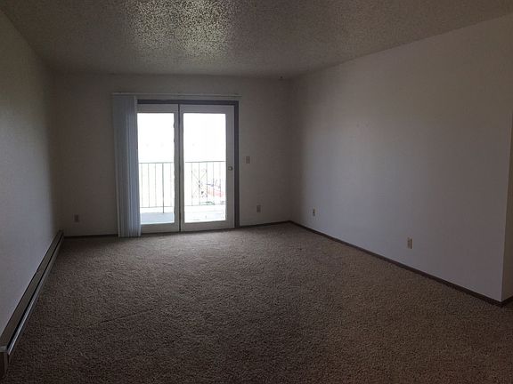 4th image of 665 23rd St W APT 9