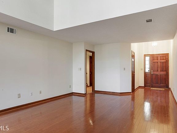 5th image of 2922 Woodruff Dr SE