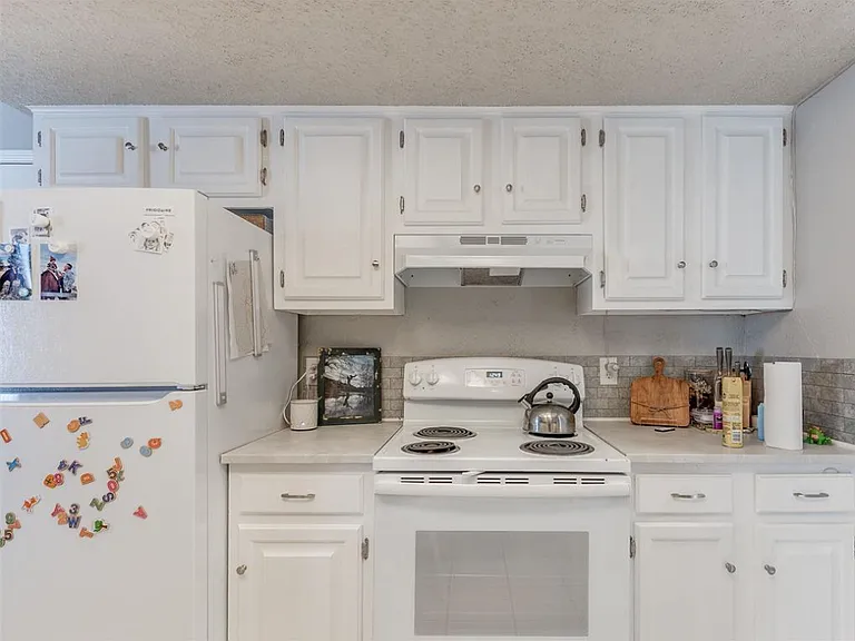 6916 Woodlake Dr #6920 — Photo 5