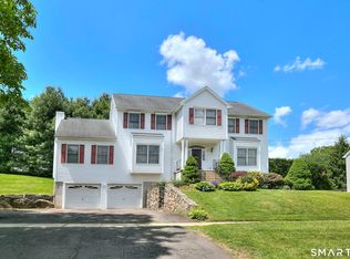 765 Cutspring Rd, Stratford, CT 06614