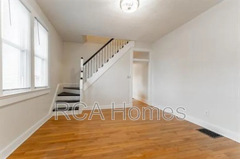 2 bed, 1.0 bath, 1014 sqft, $1,800 — Photo 3