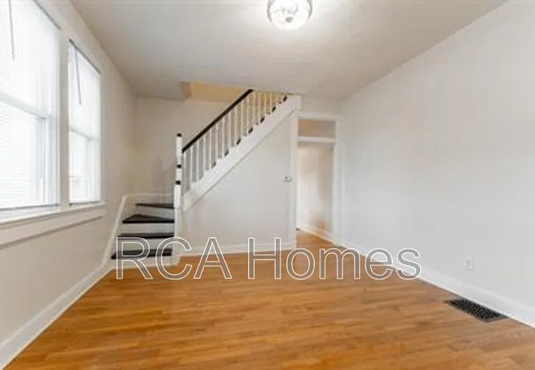1015 E Morris St — Photo 3