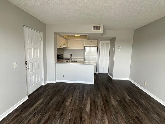 4th image of 728 Executive Center Dr APT 21