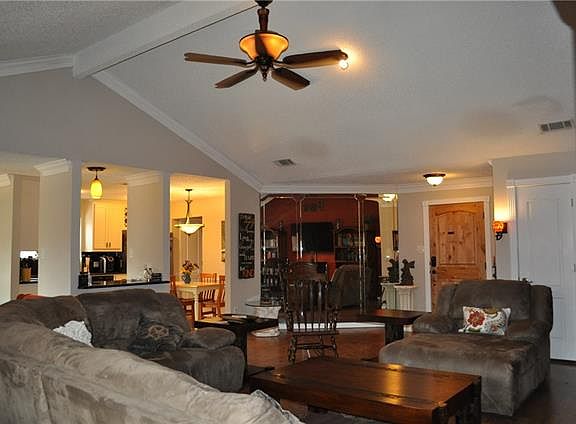 4th image of 2642 Claremont Dr