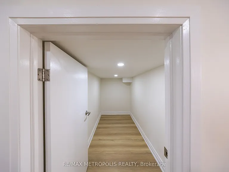 23 Gordon Cowling St #BASEMENT — Photo 10