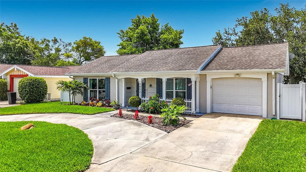 2 bed, 2.0 bath, 1236 sqft, $1,950 — Photo 1