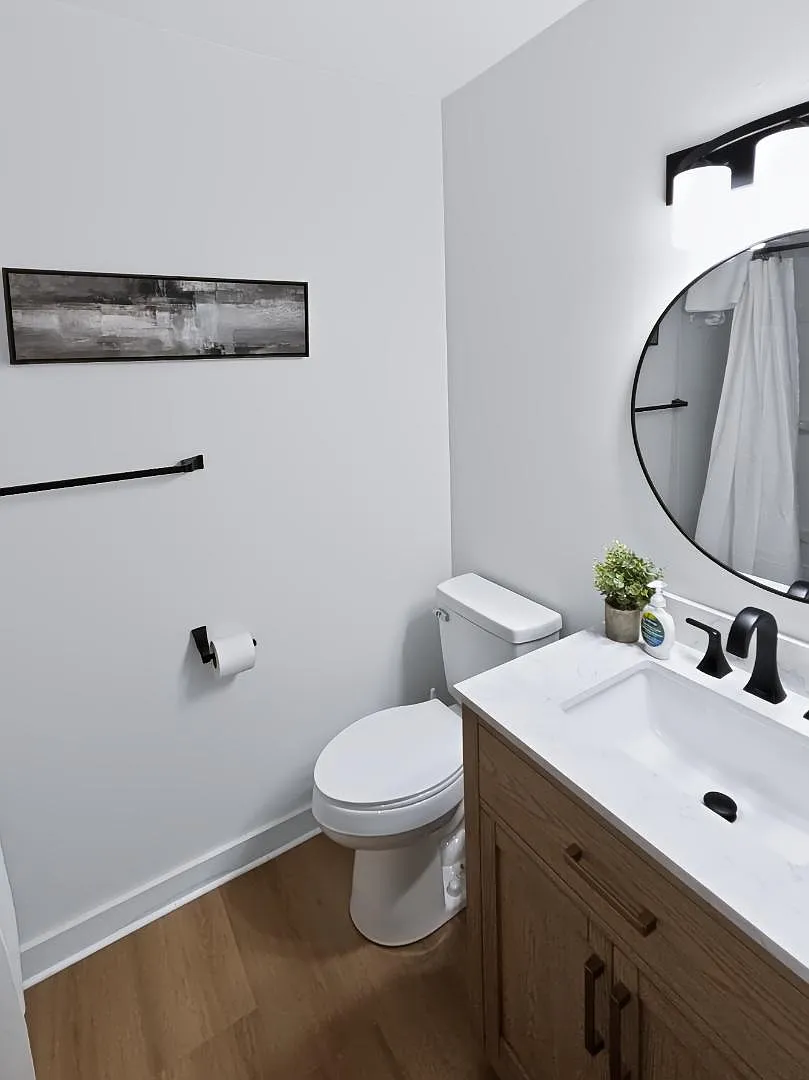 4401 N Grand River Ave - 10 — Photo 3