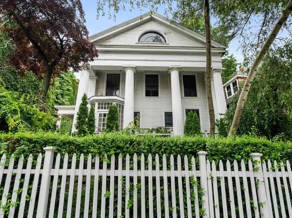 18 Lyndhurst St, Dorchester, MA 02124