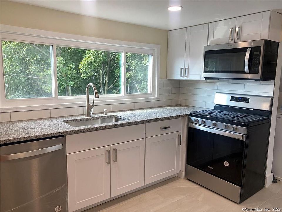 1st image of 69 Fountain St Floor 3