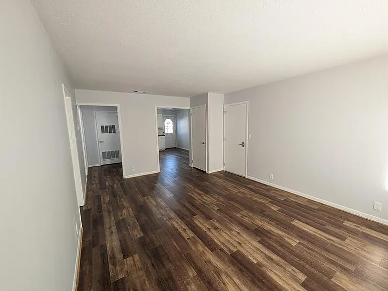 223 Carson St #3 — Photo 9