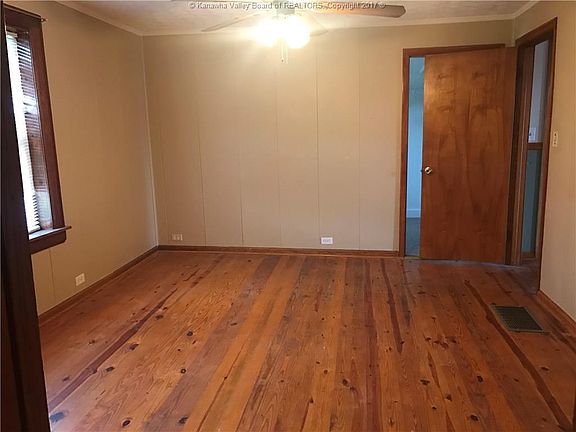 5th image of 102 Graceland Cir