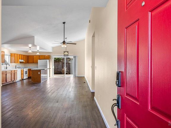 3rd image of 537 Cockspur Court
