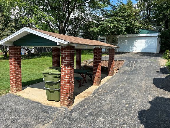 3rd image of 1111 Newman Dr