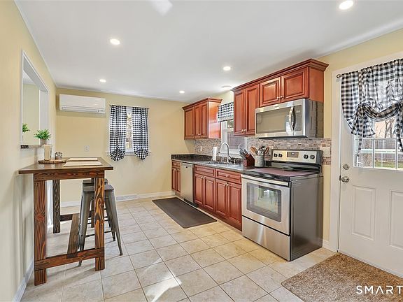 5th image of 16 Phelps Road