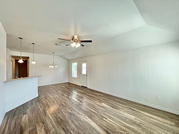 3rd image of 1704 Castroville Trl