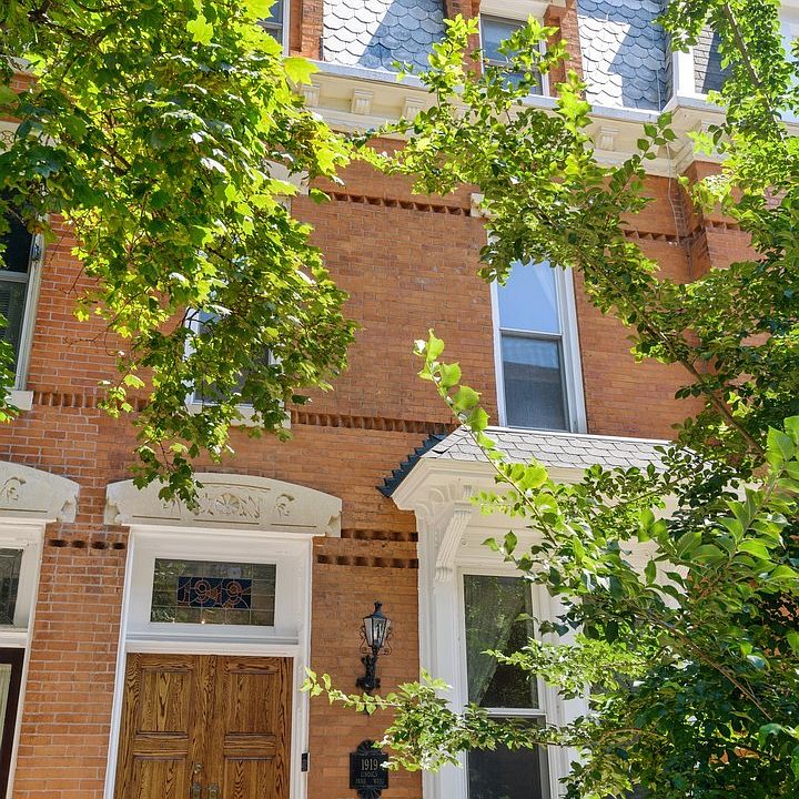 1st image of 1919 N Lincoln Park W