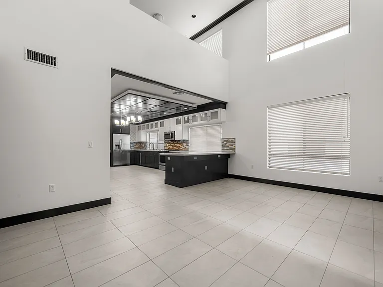 2131 S Beverly Glen — Photo 12