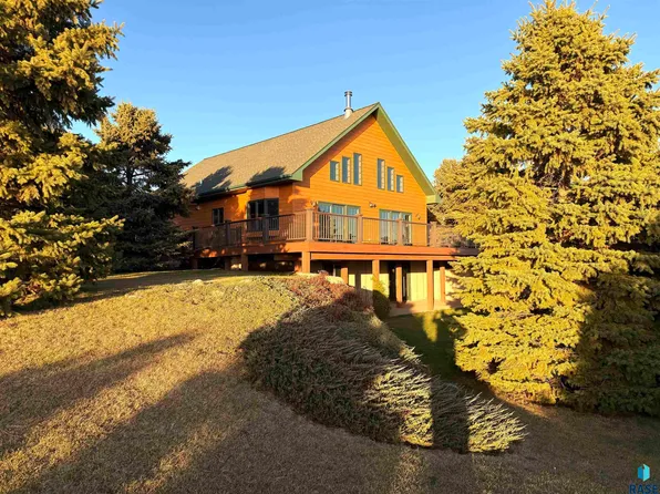 7493 Highview Dr, Waubay, SD 57273