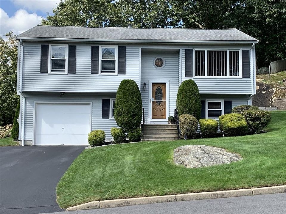 1st image of 13 Lawnacre Dr