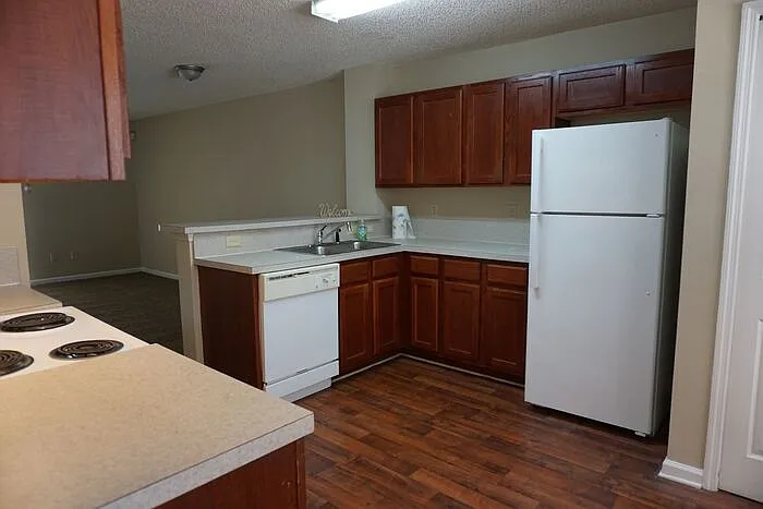 5562 Bennington Dr — Photo 3