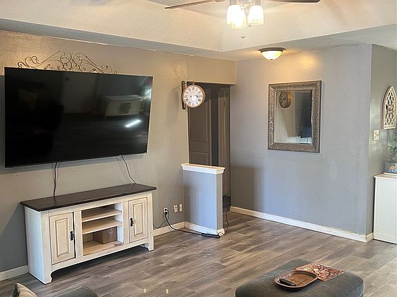 3rd image of 4704 Carlyle Dr