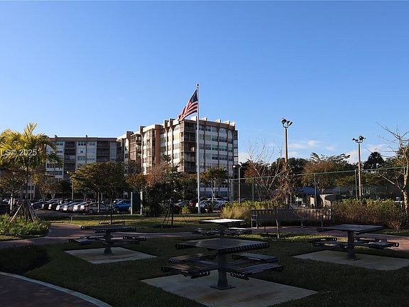 3rd image of 900 Saint Charles Pl APT 419