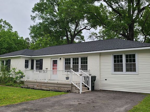 2nd image of 224 Blossom St