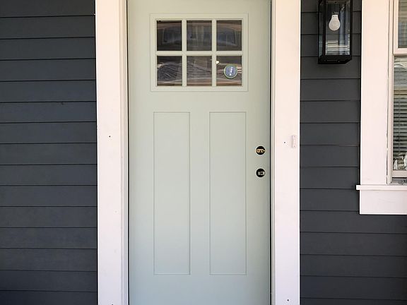 4th image of 152 Dale St N #1