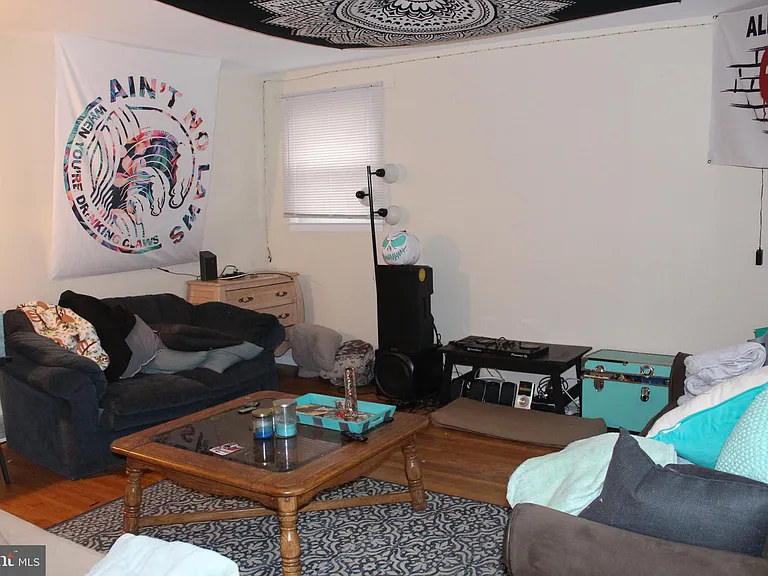 107 Laurel Ave — Photo 4