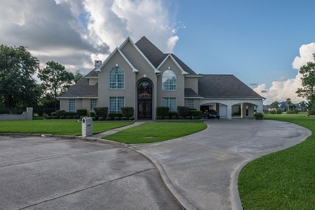 1st image of 8025 Greenhill Dr