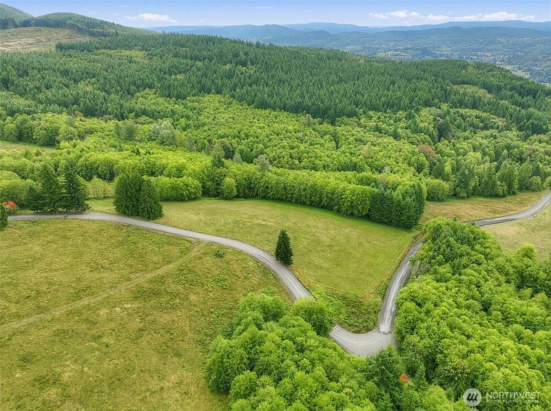 3rd image of 330 Kjesbu Road