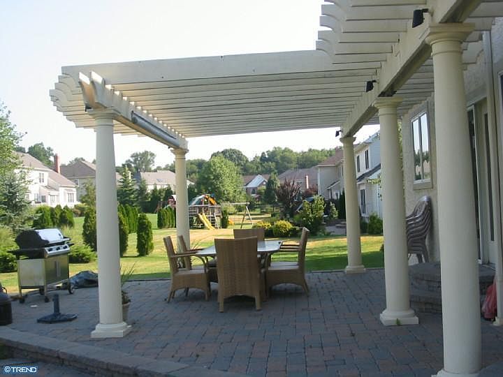 2nd image of 125 Oakmont Dr