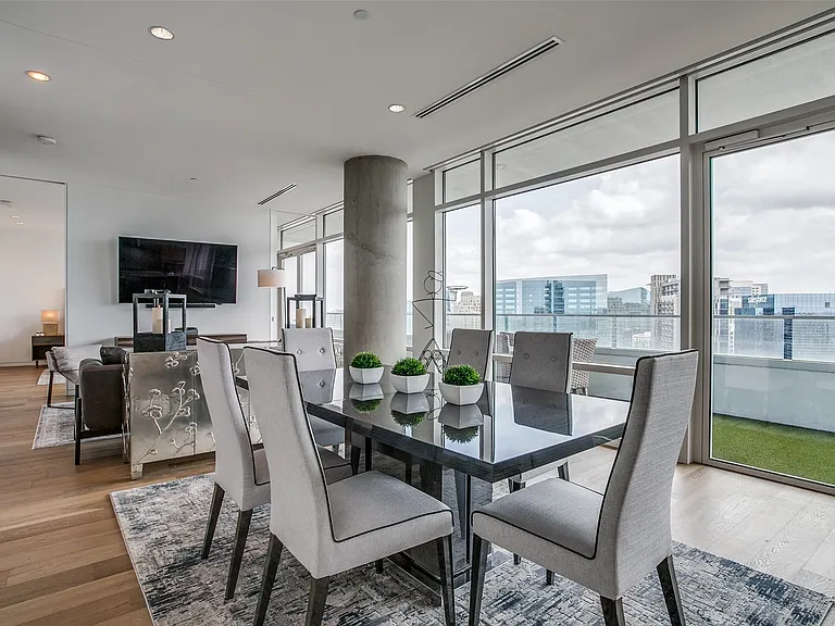2430 Victory Park Ln #2607 — Photo 9