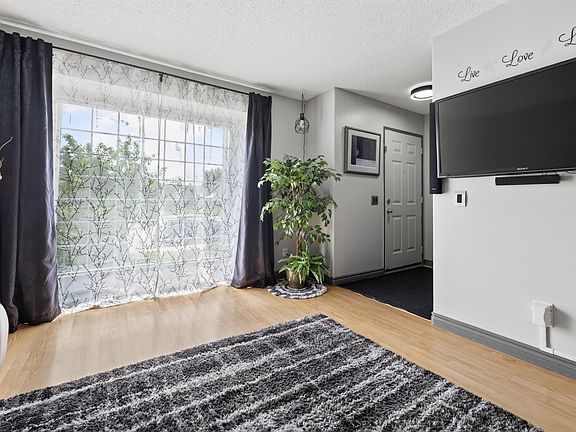 4th image of 135 Hyndman Cres NW