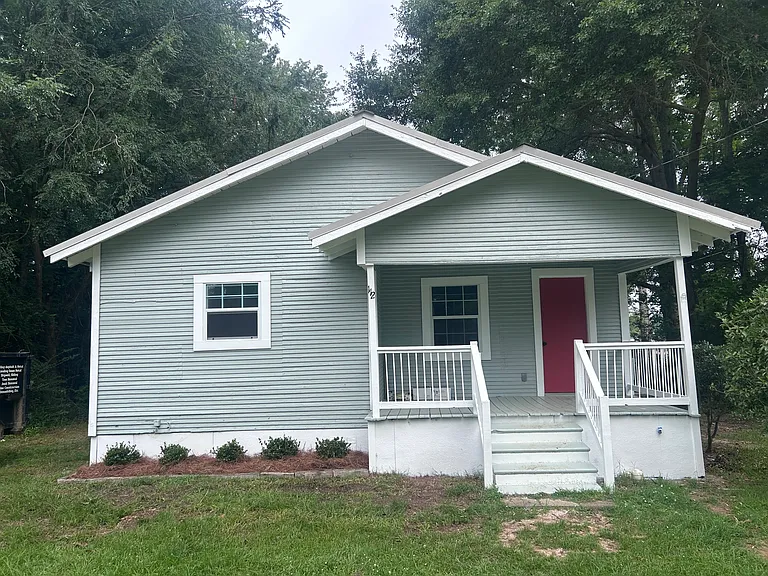 112 Moore Ave — Photo 2