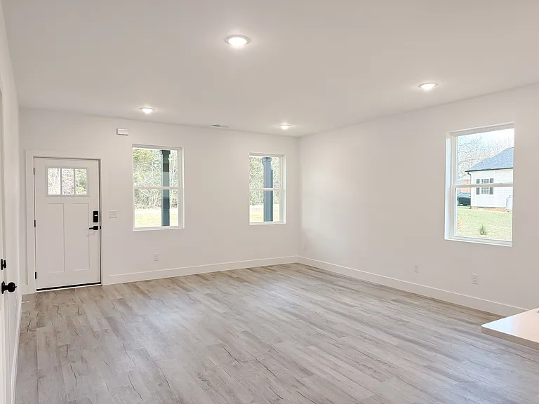 119 Crocker Ct — Photo 6