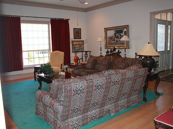 3rd image of 1 Crownwood Ct