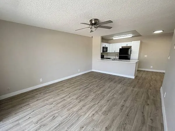 1002 N Mollison Ave #H11 — Photo 8
