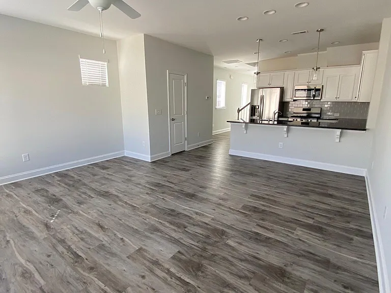 132 Manordale Dr — Photo 4